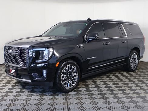 Used 2023 GMC Yukon XL Denali Ultimate AWD/4WD image 15