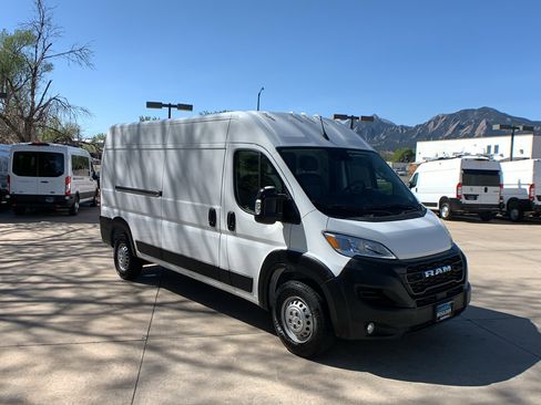Used 2025 RAM ProMaster 2500 w/ Convenience Group image 7