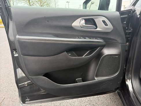 Used 2019 Chrysler Pacifica Limited w/ Advanced Safetytec Group image 11