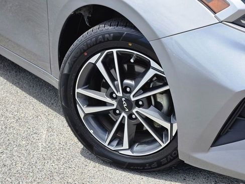 Used 2022 Kia Forte LXS FWD image 5