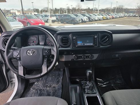 Used 2018 Toyota Tacoma SR image 11