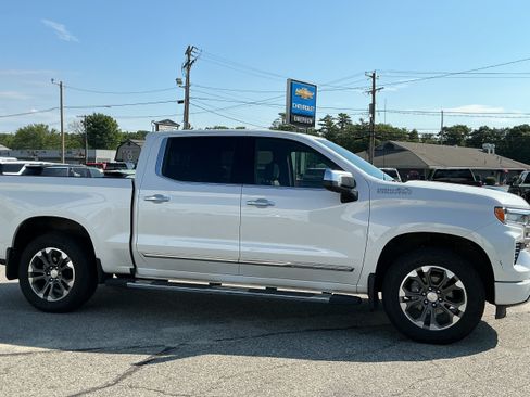 Certified 2024 Chevrolet Silverado 1500 High Country w/ Z71 Off-Road Package AWD/4WD image 2