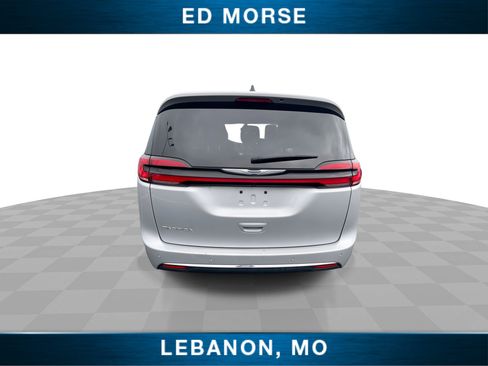 Used 2024 Chrysler Pacifica Touring-L FWD image 7