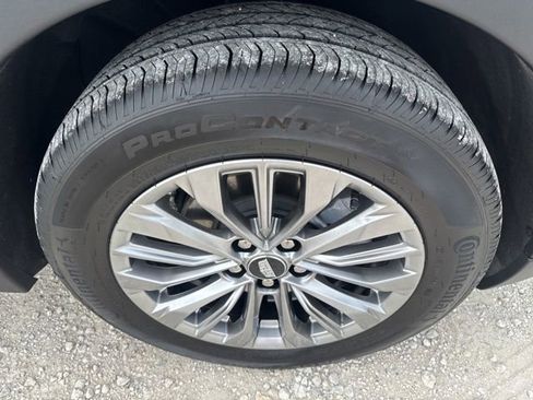 Used 2025 Cadillac XT4 Premium Luxury FWD image 11