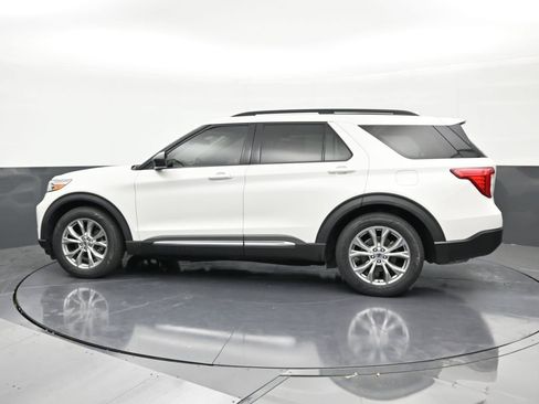 Used 2020 Ford Explorer XLT w/ Equipment Group 202A RWD image 2