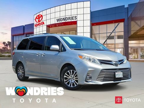 Used 2020 Toyota Sienna XLE w/ XLE Navigation Package FWD image 1