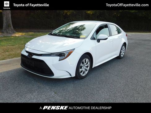 Used 2025 Toyota Corolla LE FWD image 1