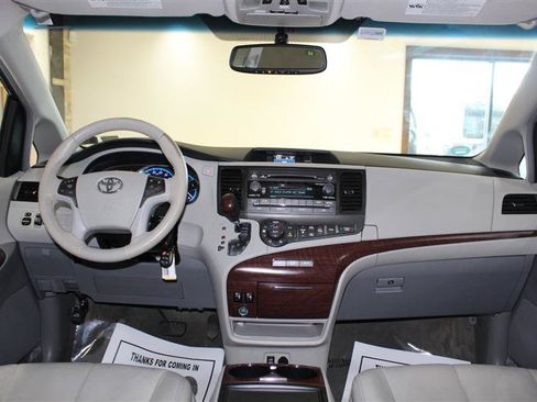 Used 2014 Toyota Sienna XLE AWD/4WD image 15