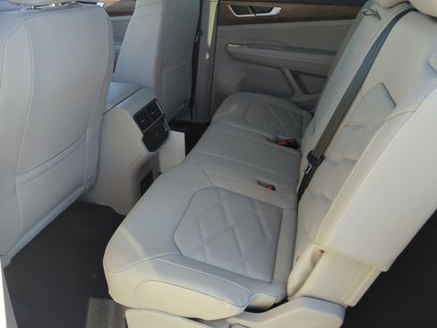 New 2026 Volkswagen Atlas SE image 17