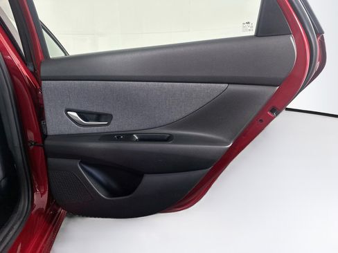 Used 2025 Hyundai Elantra Limited FWD image 30
