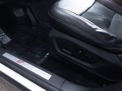 Used 2023 Ford Explorer ST-Line w/ Class IV Trailer Tow Package image 14