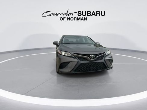 Used 2019 Toyota Camry SE FWD image 3