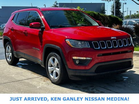 Used 2021 Jeep Compass Latitude FWD image 1