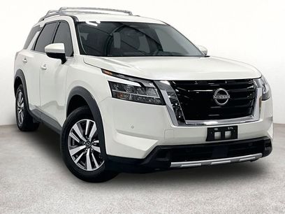 Used 2023 Nissan Pathfinder SL