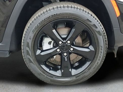 Used 2024 Jeep Grand Cherokee Limited w/ Luxury Tech Group II image 28