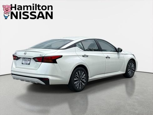 Used 2024 Nissan Altima 2.5 SV FWD image 2