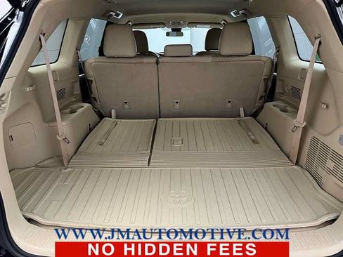 Used 2017 Toyota Highlander Plus AWD/4WD image 18