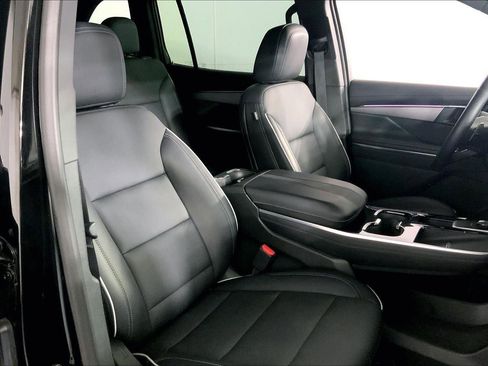 Used 2025 Buick Enclave Preferred AWD/4WD image 7