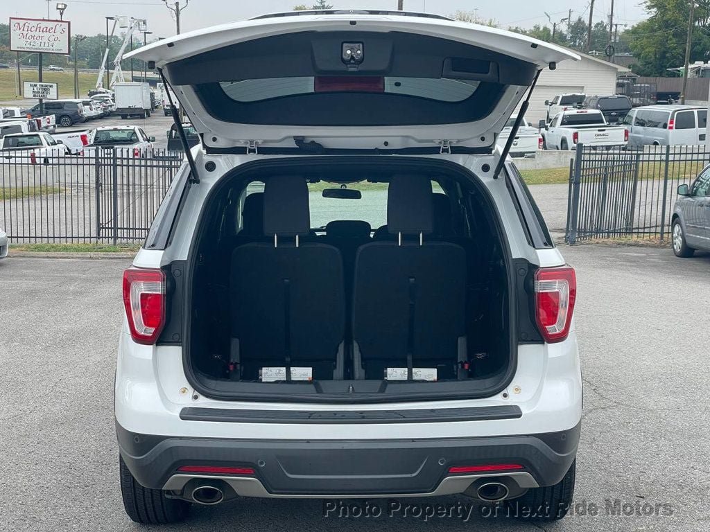Used 2018 Ford Explorer XLT FWD image 38
