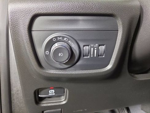 Used 2023 Jeep Grand Cherokee Limited w/ Luxury Tech Group II AWD/4WD image 30