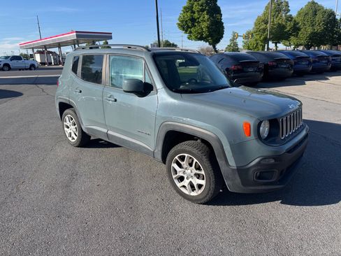 Used 2017 Jeep Renegade Latitude w/ Trailer Tow Group AWD/4WD image 7