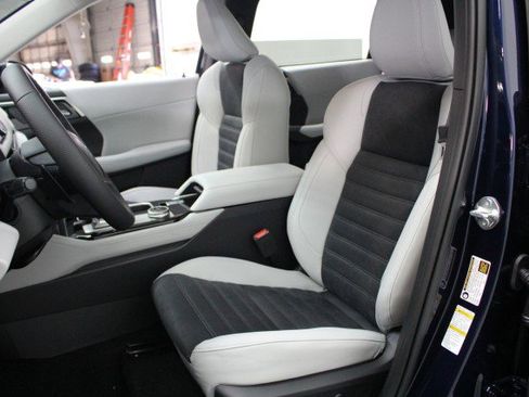 New 2026 Mitsubishi Outlander SE image 7