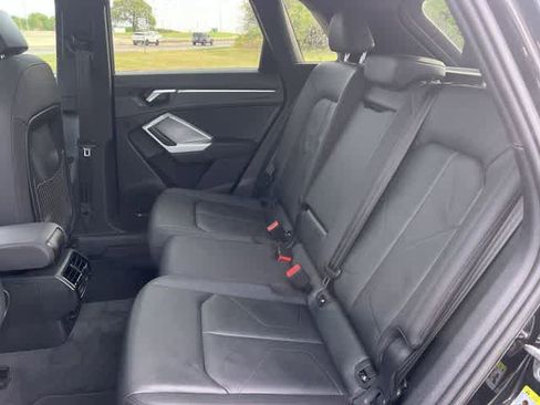 Used 2020 Audi Q3 2.0T Premium w/ Convenience Package AWD/4WD image 14