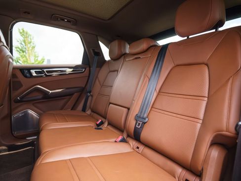 Used 2023 Porsche Cayenne AWD/4WD image 40