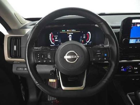 Used 2024 Nissan Pathfinder Platinum w/ Cargo Package AWD/4WD image 11