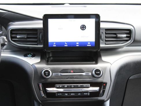 Used 2020 Ford Explorer XLT w/ Equipment Group 202A image 21