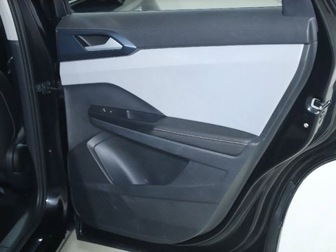 Used 2024 Volkswagen Taos SE image 31