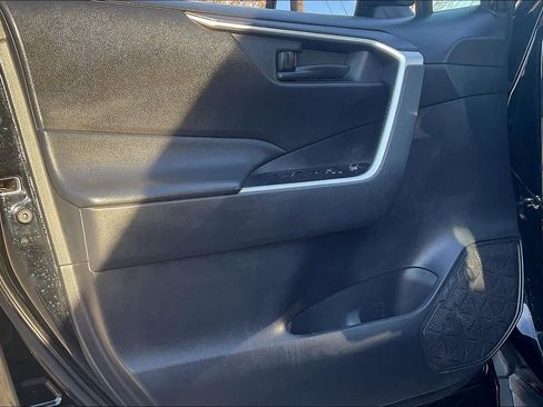 Used 2020 Toyota RAV4 LE image 21