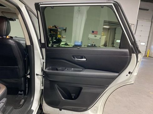 Used 2024 Nissan Pathfinder Platinum AWD/4WD image 28