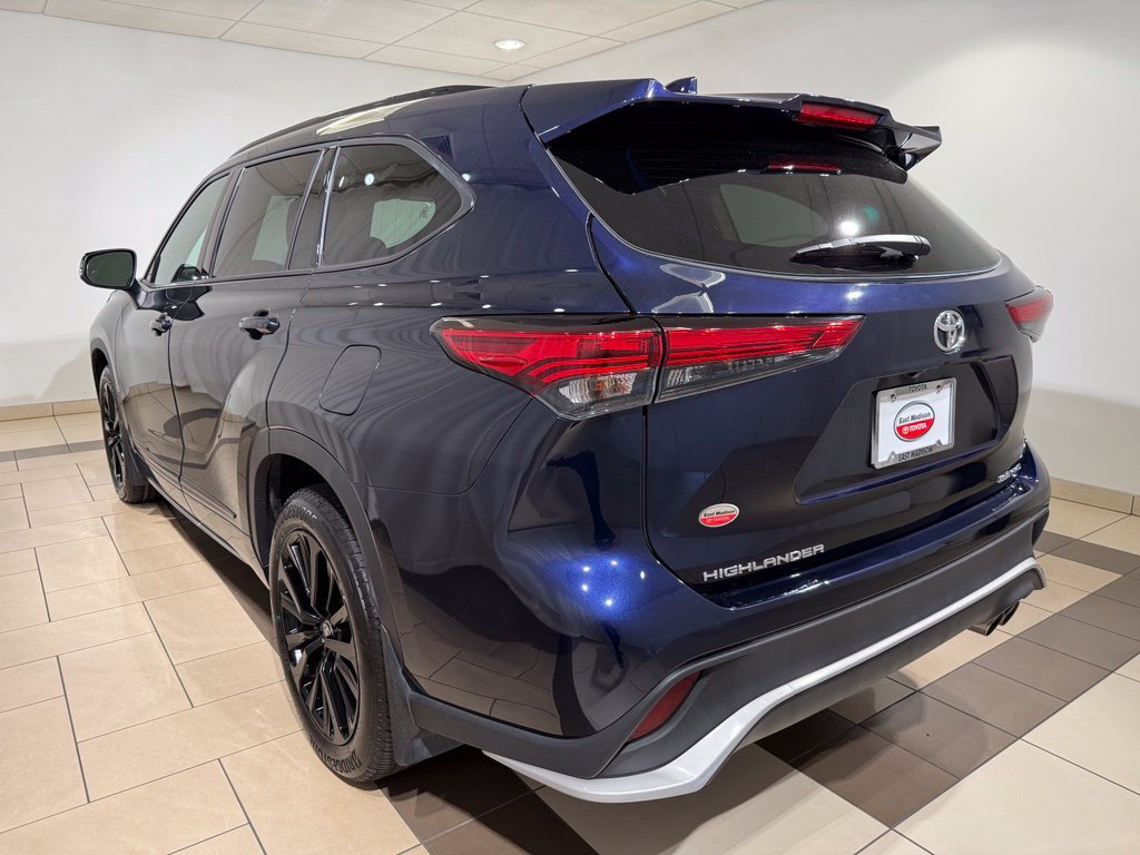 Used 2023 Toyota Highlander XSE AWD/4WD image 3
