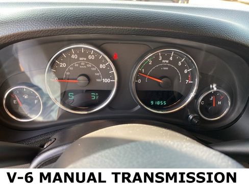 Used 2013 Jeep Wrangler Unlimited Sahara image 32