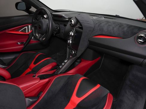 Used 2018 McLaren 720S Performance image 32