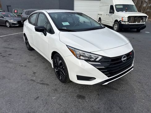 New 2025 Nissan Versa SR w/ Trunk Package FWD image 7