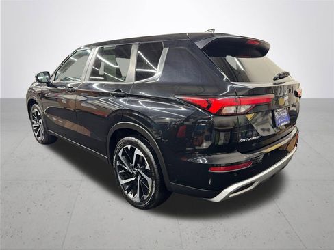 Used 2024 Mitsubishi Outlander SE image 4