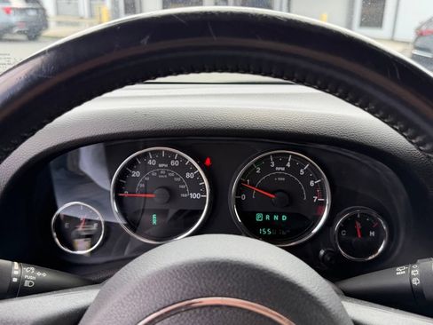 Used 2016 Jeep Wrangler Unlimited Sahara w/ Connectivity Group AWD/4WD image 18