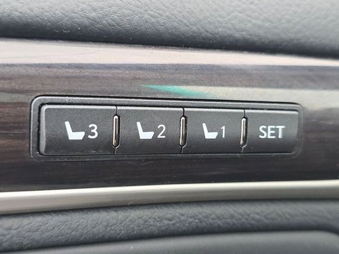 Used 2014 Lexus LS 460 AWD image 19