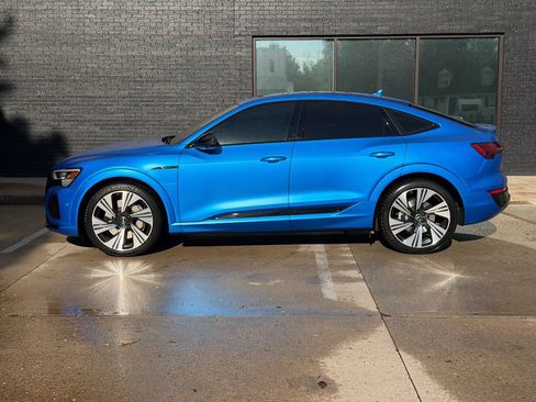 Used 2024 Audi Q8 e-tron Prestige AWD/4WD image 16