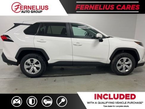 Used 2022 Toyota RAV4 LE image 8