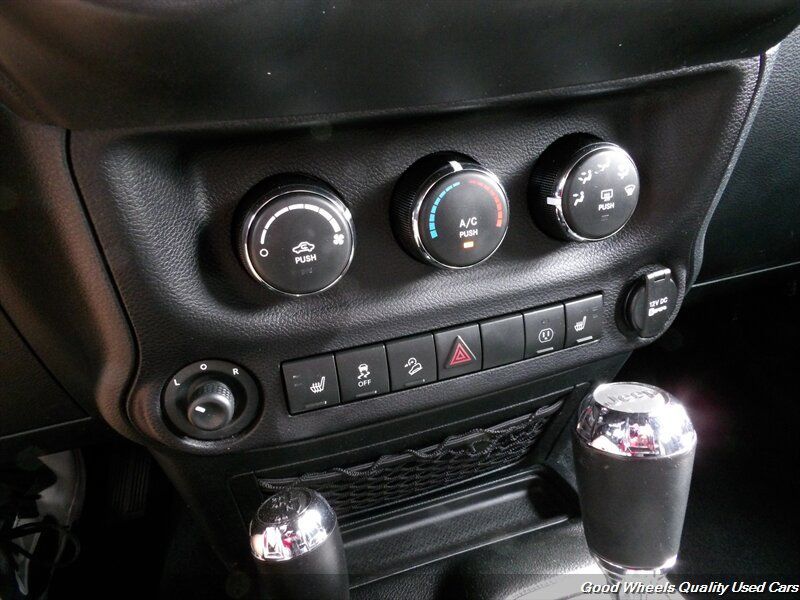 Used 2017 Jeep Wrangler Unlimited Sahara AWD/4WD image 18