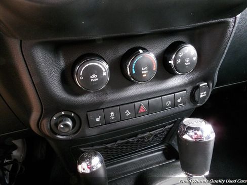 Used 2017 Jeep Wrangler Unlimited Sahara AWD/4WD image 18