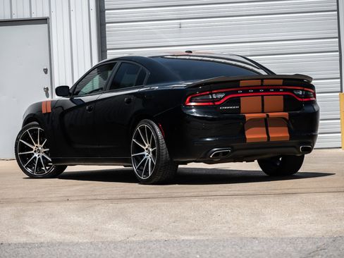 Used 2019 Dodge Charger SXT RWD image 5