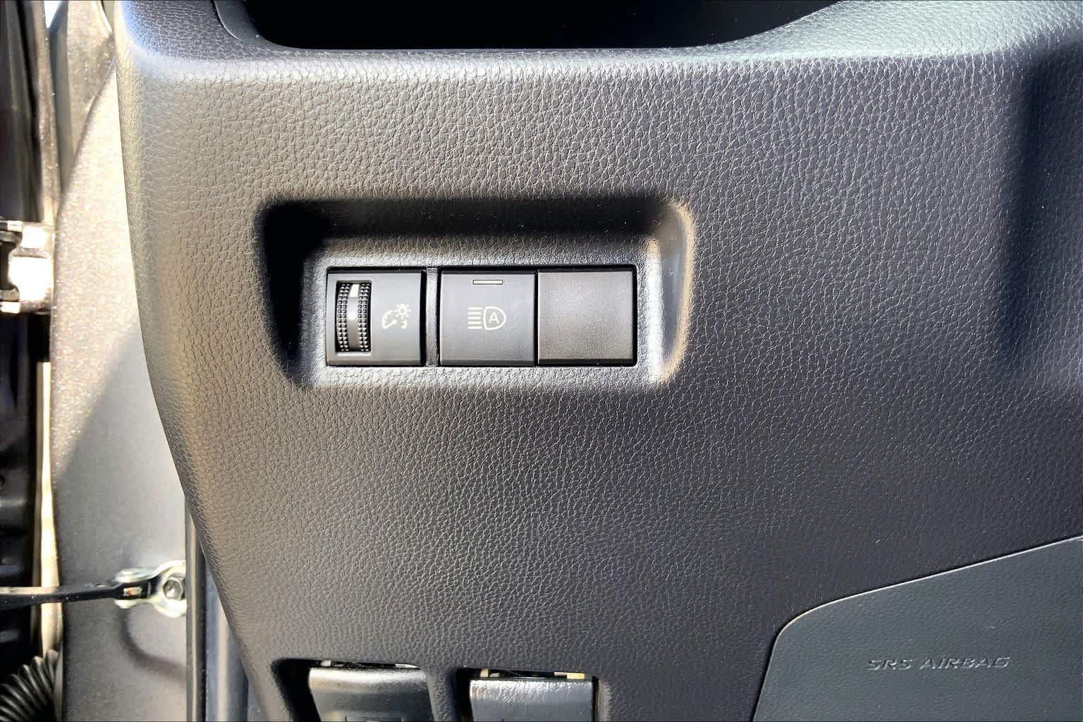 Used 2021 Toyota RAV4 XLE FWD image 33