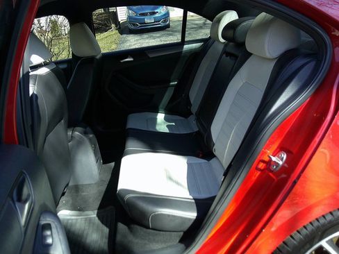 Used 2016 Volkswagen Jetta Sport image 15