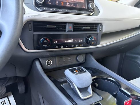 Used 2023 Nissan Rogue SV AWD/4WD image 20