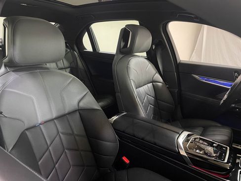 Used 2025 BMW 740i xDrive image 48