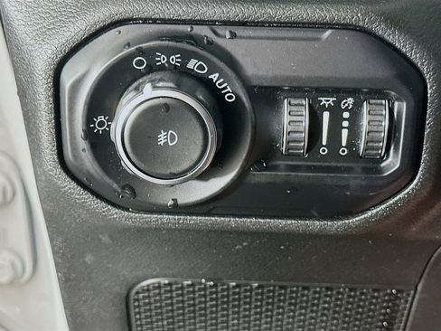 Used 2020 Jeep Wrangler Unlimited Sahara AWD/4WD image 16